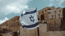 Airlines suspend Tel Aviv flights after missile strike